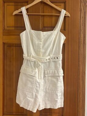 Excellent condition House of Harlow 1960 linen Romper size 8